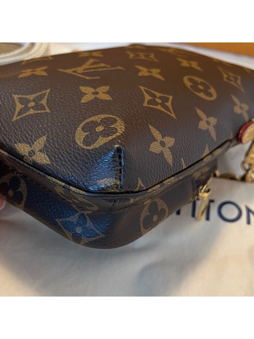 Louis Vuitton Monogram Utility Phone Sleeve Bag - Picture 6 of 16